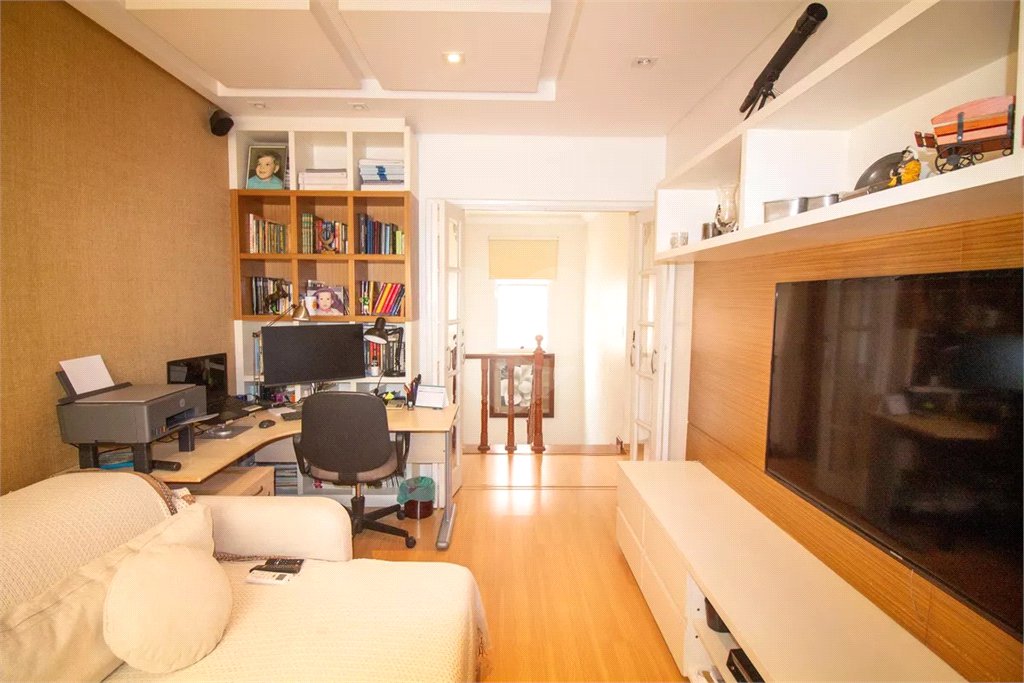 Casa à venda com 4 quartos, sendo 3 suítes, no condomínio Residencial Sans Souci, São Paulo - SP