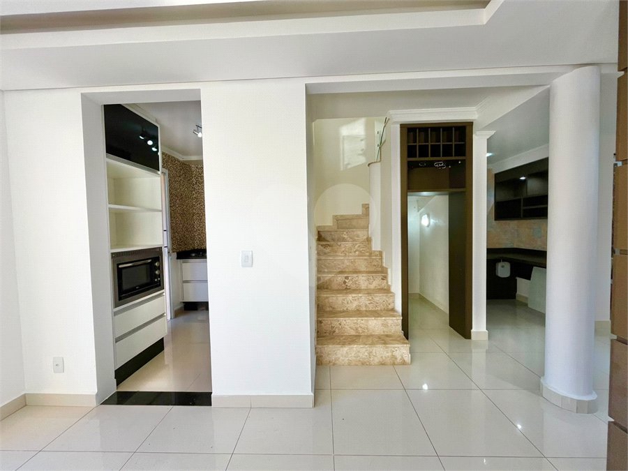Casa à venda com 3 quartos, sendo 1 suíte, no condomínio Residencial Villa Flora, Votorantim - SP