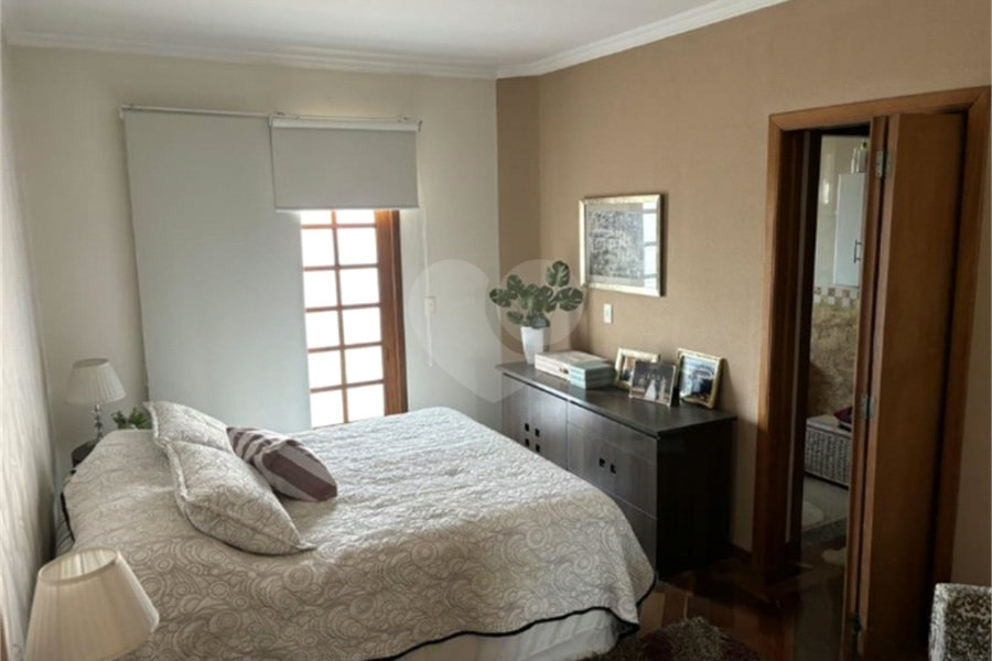 Sobrado à venda com 4 quartos, sendo 1 suíte, em Vila Floresta, Santo André, SP