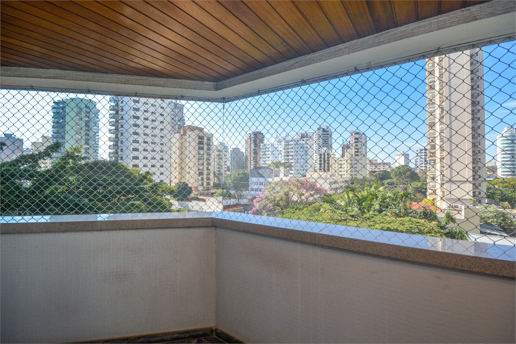 Apartamento à venda com 4 quartos, sendo 1 suíte, em Moema, São Paulo, SP