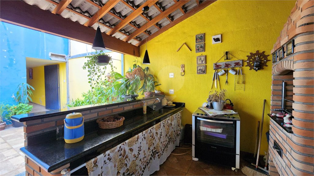 Sobrado à venda com 4 quartos, sendo 1 suíte, em Vila Romão, Salto, SP
