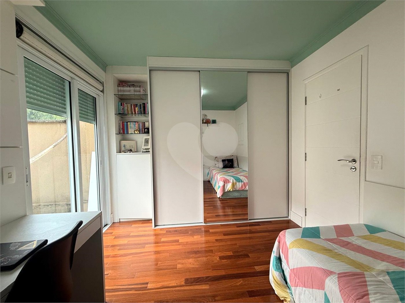 Casa à venda com 4 quartos, sendo 2 suítes, no condomínio Florada da Serra, São Paulo - SP
