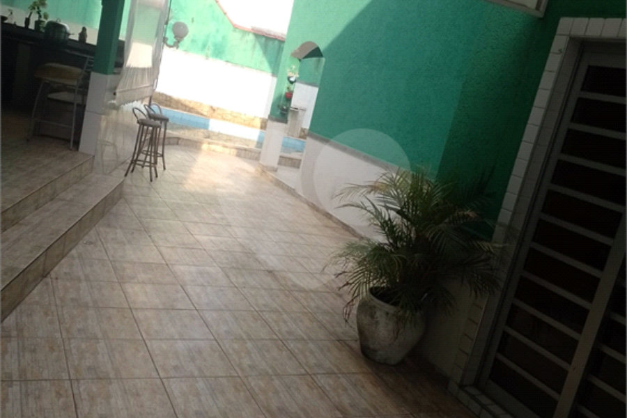 Sobrado à venda com 6 quartos, sendo 2 suítes, em Tremembé, São Paulo, SP