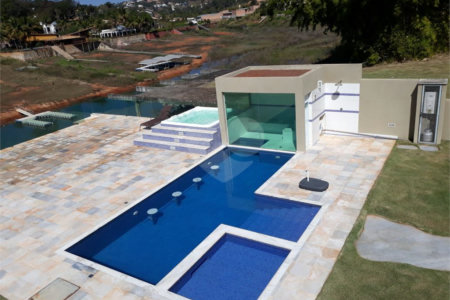 Condomínio à venda com 6 quartos, sendo 5 suítes, no Centro, Capitólio, MG