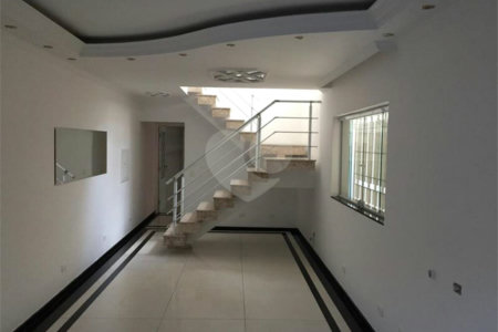 Sobrado à venda com 3 quartos, sendo 1 suíte, em Vila Galvão, Guarulhos, SP
