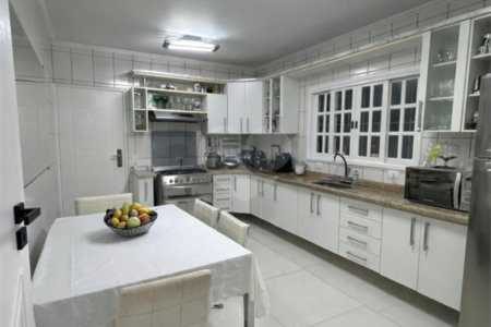 Sobrado à venda com 3 quartos, sendo 1 suíte, em Campo Grande, São Paulo, SP
