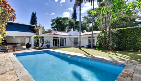 Casa à venda com 4 suítes em Jardim Cordeiro, São Paulo, SP