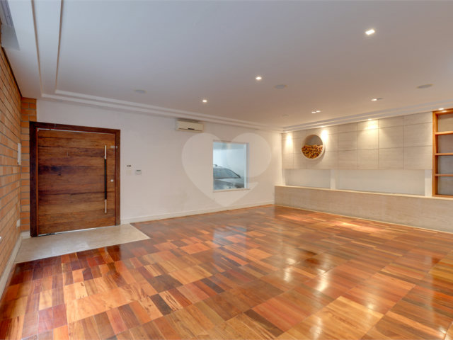 Sobrado à venda com 4 quartos, sendo 2 suítes,  em Brooklin Novo, São Paulo, SP