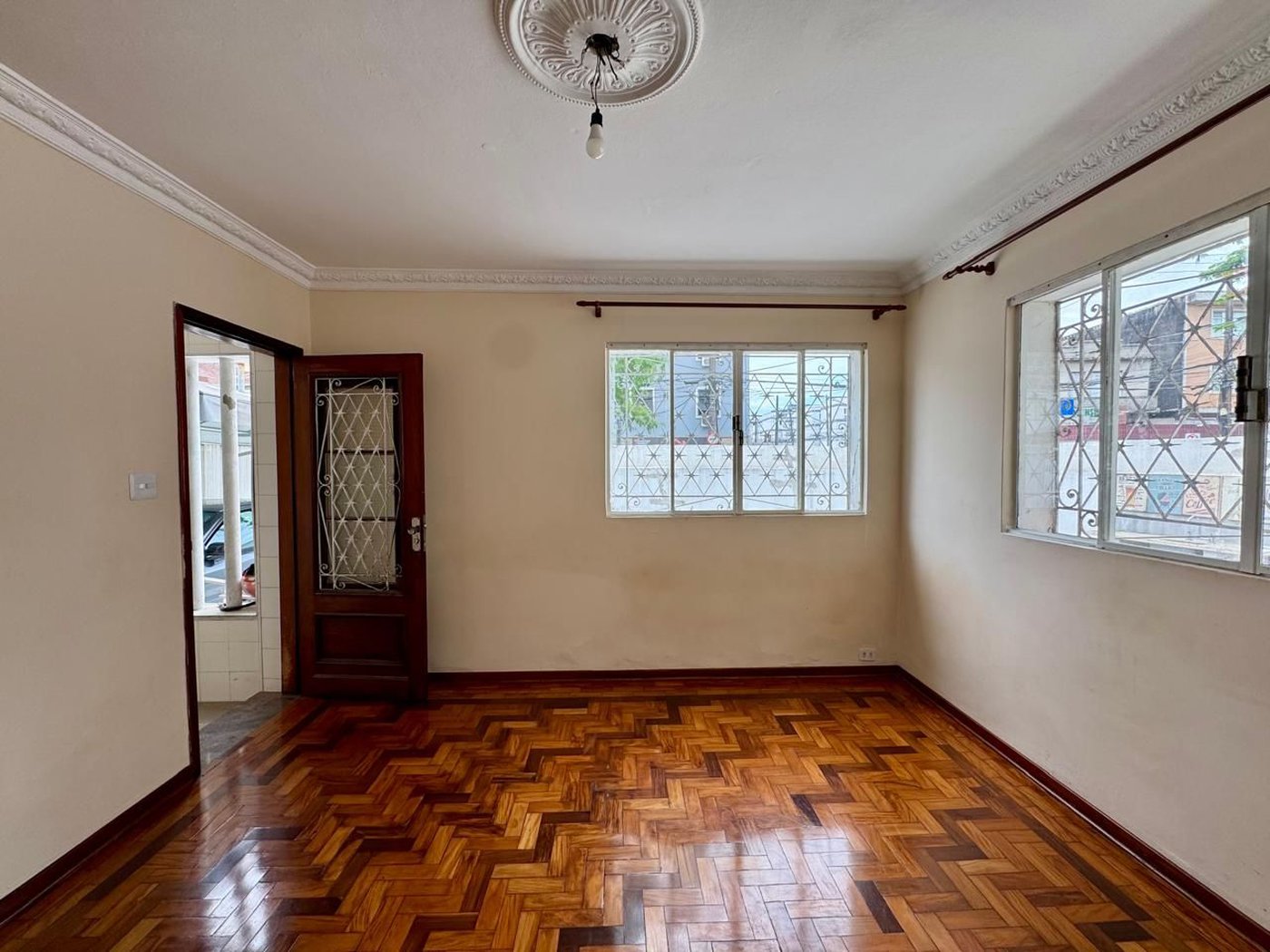 CASA AMPLA COM QUINTAL  150m² - 1.799.000,00 - Aparecida - Santos/SP