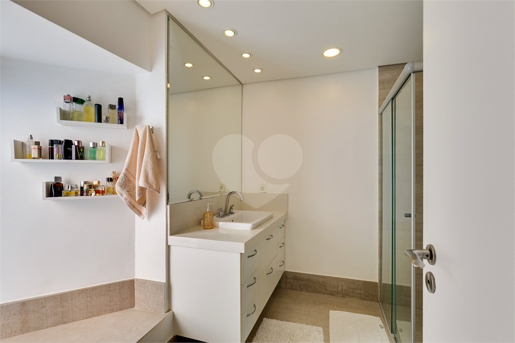 Apartamento à venda com 3 quartos, sendo 2 suítes,  em Alto da Boa Vista, São Paulo, SP