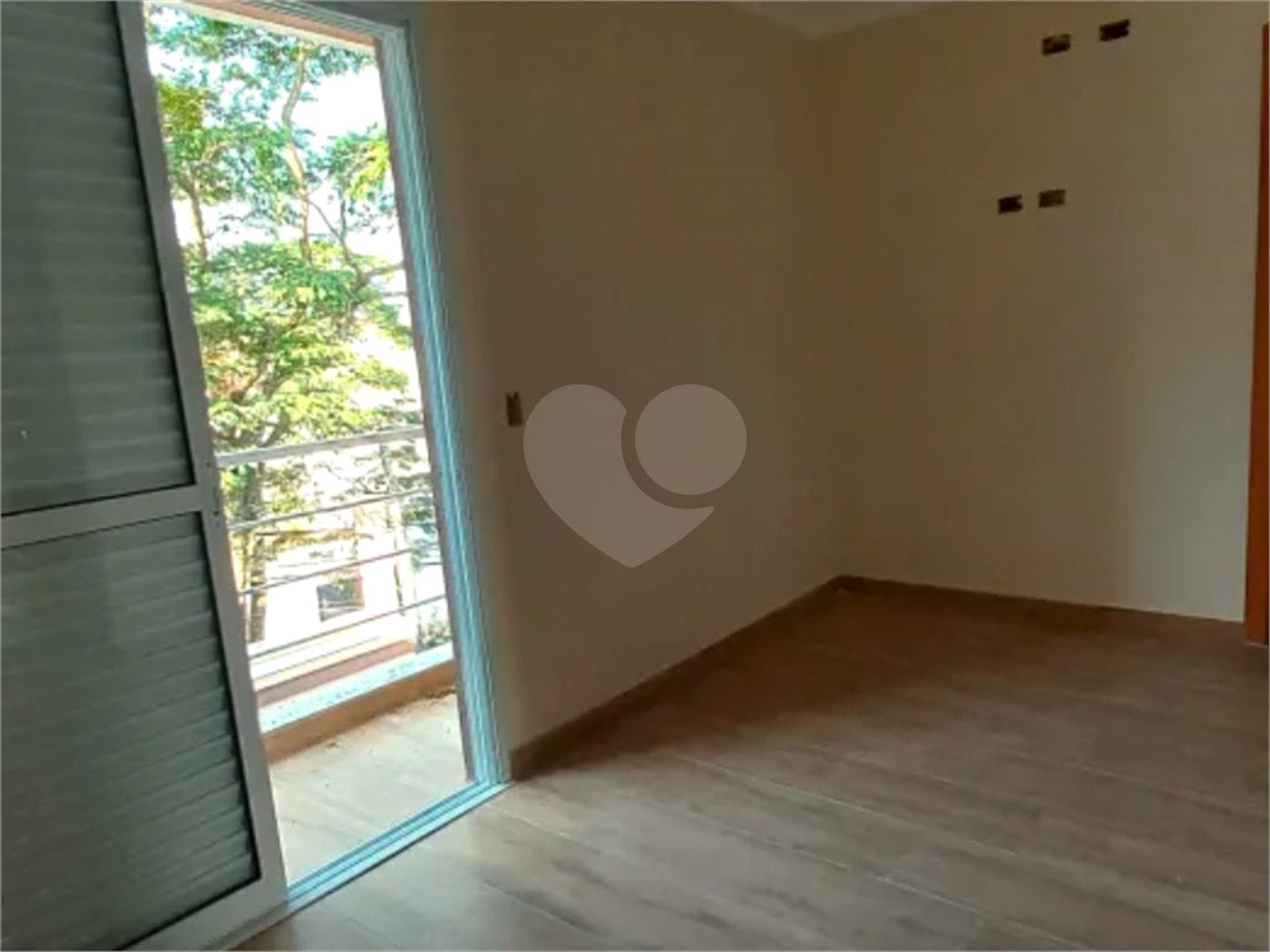 Sobrado à venda ou para alugar com 3 suítes em Vila Pedra Branca, São Paulo, SP