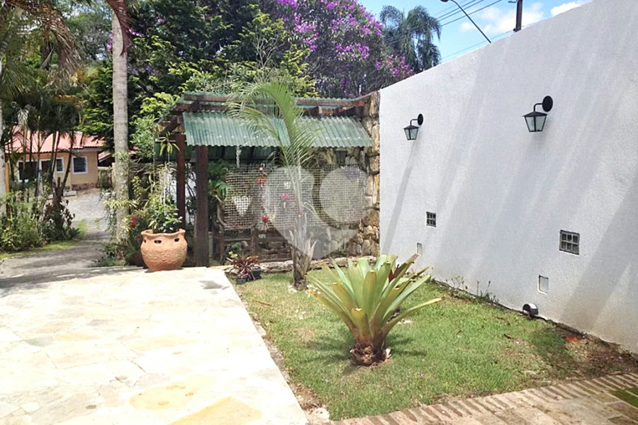 Casa à venda com 4 quartos, sendo 1 suíte, no condomínio Associação Reserva das Hortênsias, Mairiporã - SP