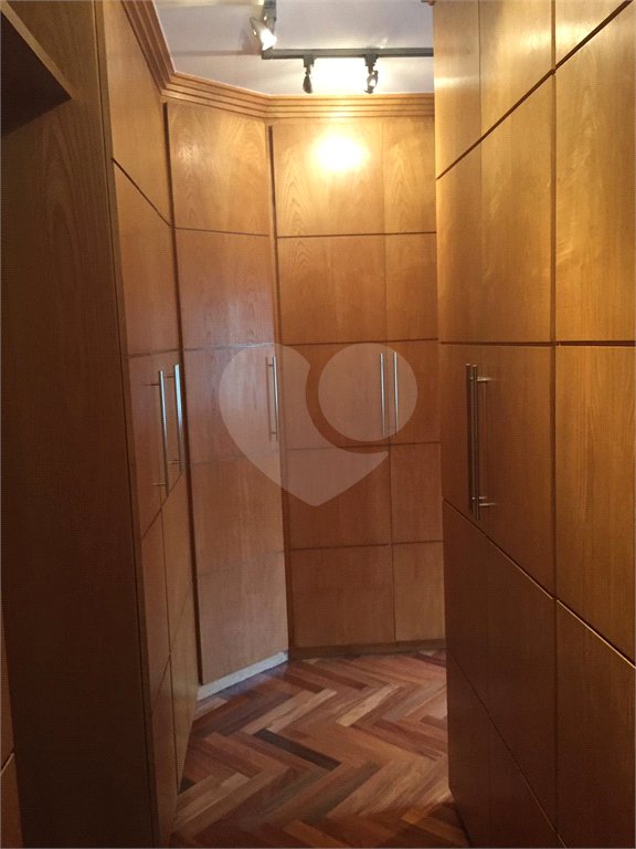 Casa à venda com 4 quartos, sendo 2 suítes, no condomínio Residencial Morumbi, São Paulo - SP