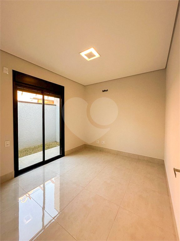 Casa à venda com 3 quartos, sendo 1 suíte, no condomínio Residencial Mont'alcino, Valinhos - SP