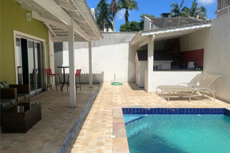 Casa à venda com 4 quartos, sendo 2 suítes,  no condomínio Village Place, São Paulo - SP