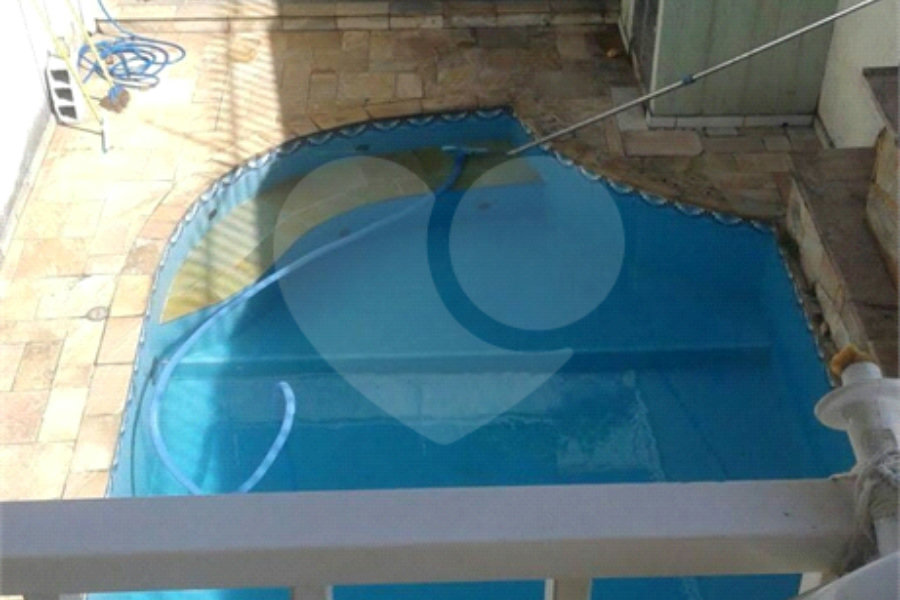 Sobrado à venda com 3 quartos, sendo 2 suítes, em Horto, São Paulo, SP