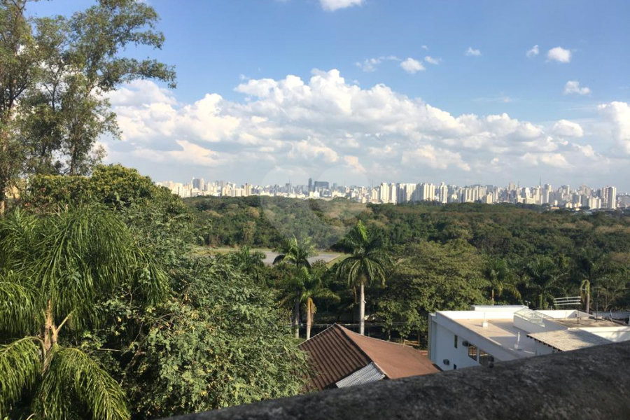 Casa à venda com 4 quartos, sendo 1 suíte, em Jardim São Bento, São Paulo, SP