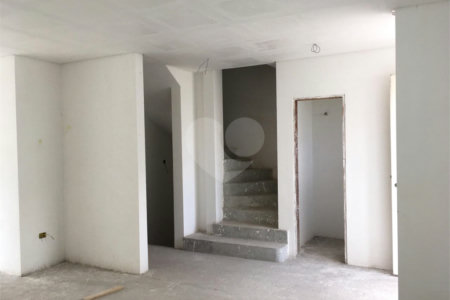 Casa à venda com 4 quartos, sendo 3 suítes,  em Vila Monumento, São Paulo, SP