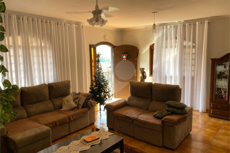 Casa à venda com 3 quartos, sendo 1 suíte, no Centro, Bom Jesus dos Perdões, SP