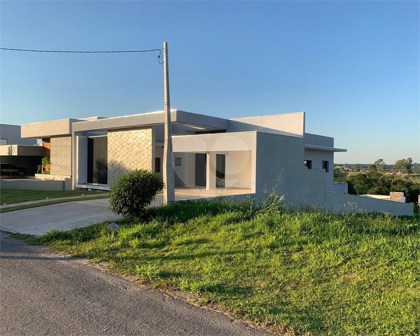 Casa à venda com 3 suítes no condomínio Village Ipanema I, Araçoiaba da Serra - SP