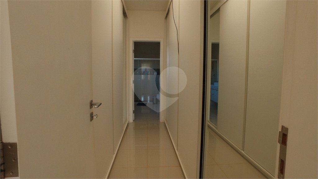 Casa à venda com 4 suítes no condomínio Figueira Gardn, Atibaia - SP