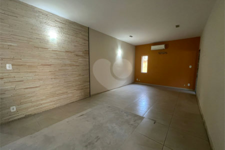 Casa à venda com 2 quartos, sendo 1 suíte, no condomínio Residencial Vale das Palmeiras, Rio de Janeiro - RJ