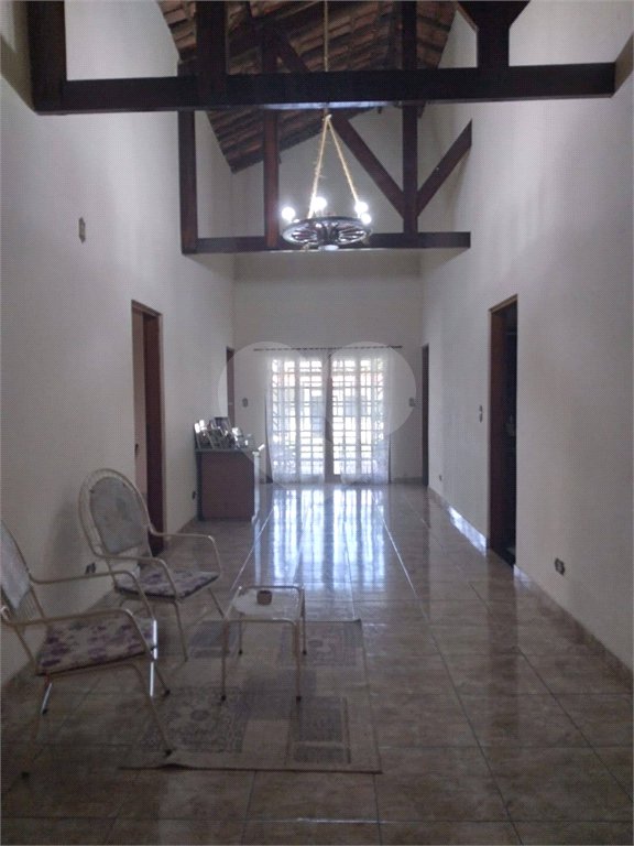 Casa à venda com 4 quartos, sendo 3 suítes,  em Vila Áurea, Poá, SP
