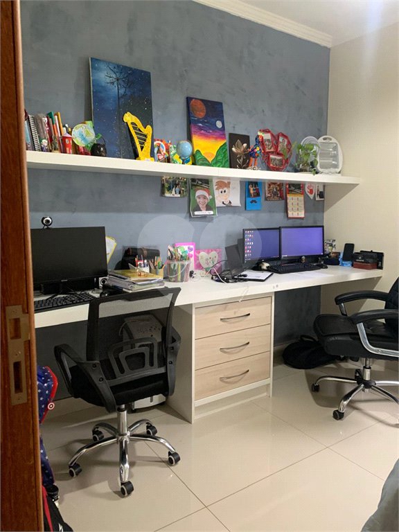Casa à venda com 3 quartos, sendo 1 suíte, no condomínio Residencial Ponderosa, São Roque - SP
