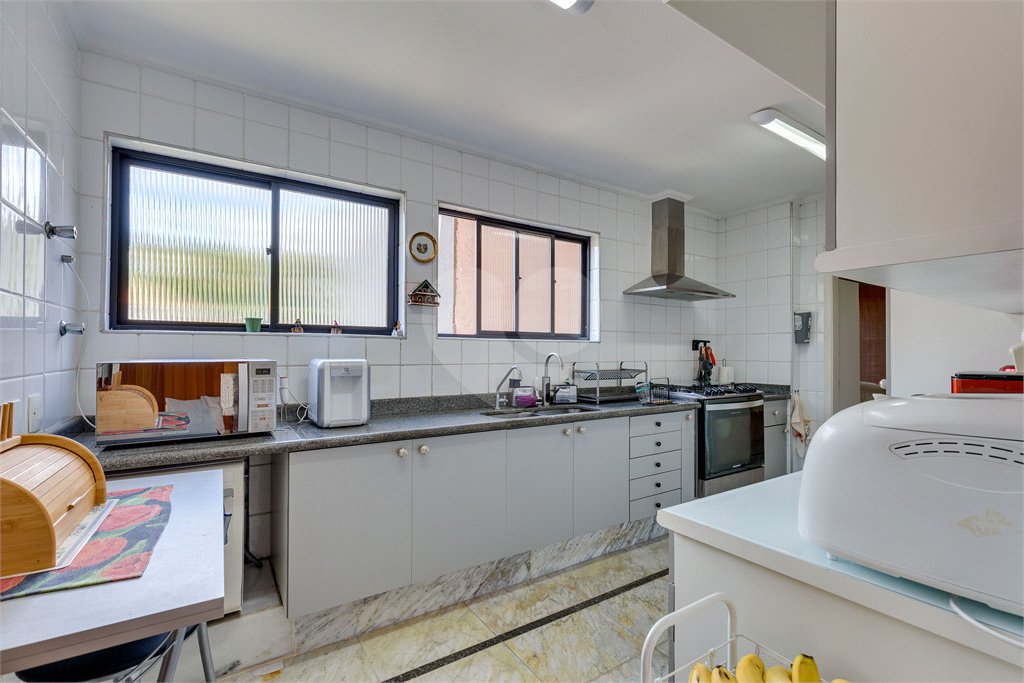 Sobrado à venda com 4 quartos, sendo 1 suíte, em Alto da Boa Vista, São Paulo, SP