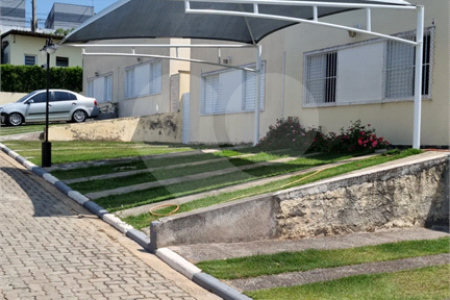 Casa à venda com 3 quartos, sendo 1 suíte, no condomínio Residencial Vila D`ouro, Cotia - SP