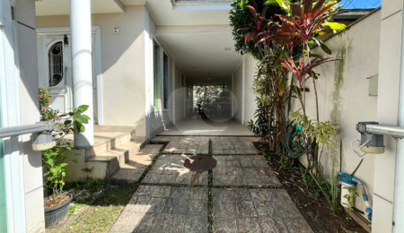 Casa à venda com 3 quartos, sendo 2 suítes,  no condomínio Laura Serra, Rio de Janeiro - RJ