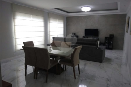 Casa à venda com 3 quartos, sendo 1 suíte,  no condomínio Casa de Rua, São Paulo - SP