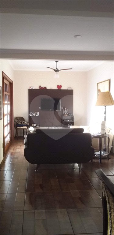 Casa à venda com 3 quartos, sendo 1 suíte, em Jardim Zavanella, Araraquara, SP