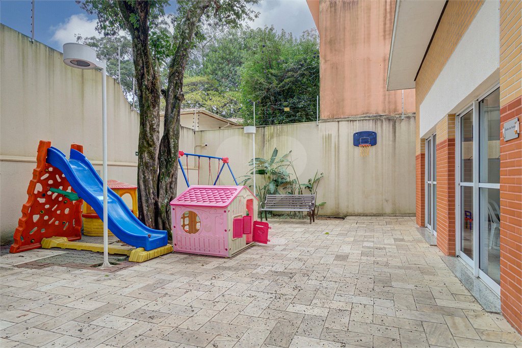 Casa à venda com 3 quartos, sendo 1 suíte, no condomínio Magnólia Gardens, São Paulo - SP