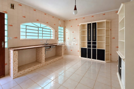 Casa Térrea à venda com 4 quartos, sendo 2 suítes, em Loteamento Loanda, Atibaia, SP