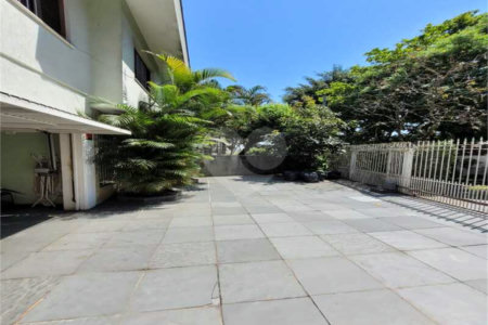 Sobrado à venda com 6 quartos, sendo 2 suítes, em Vila Romana, São Paulo, SP