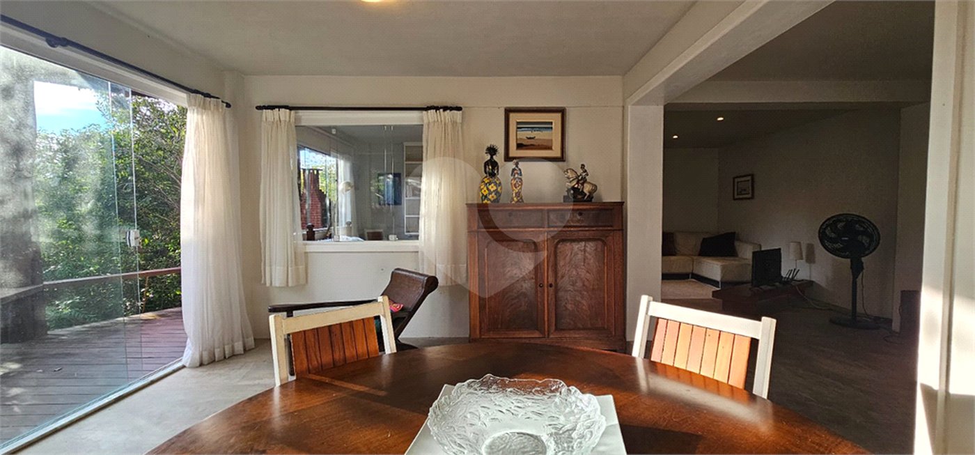 Casa à venda com 4 quartos, sendo 3 suítes, em João Fernandes, Armação dos Búzios, RJ