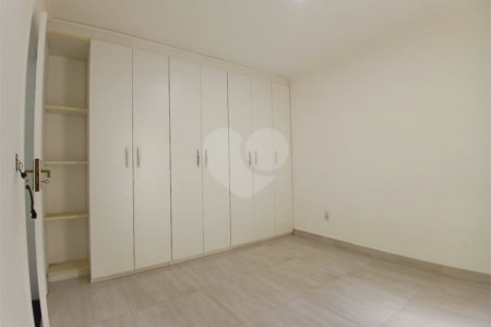 Casa à venda com 4 quartos, sendo 2 suítes, no condomínio Flamboyant, Atibaia - SP