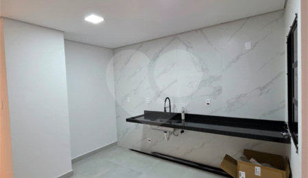 Sobrado à venda com 3 quartos, sendo 1 suíte,  em Vila Gumercindo, São Paulo, SP