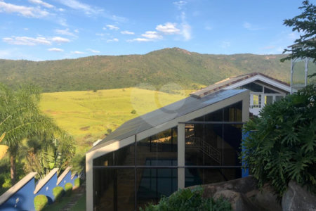 Casa à venda com 4 suítes no condomínio Osato, Atibaia - SP