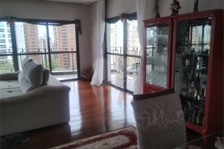 Apartamento à venda ou para alugar com 4 quartos, sendo 1 suíte,  em Vila Andrade, São Paulo, SP