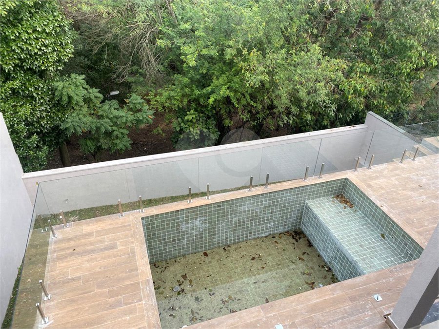 Casa à venda com 4 quartos, sendo 3 suítes, no condomínio Recanto dos Paturis, Vinhedo - SP