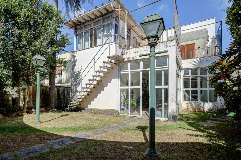 Sobrado à venda com 5 quartos, sendo 4 suítes, em Granja Julieta, São Paulo, SP