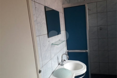 Casa Térrea à venda com 4 quartos, sendo 1 suíte, em Vila Constança, São Paulo, SP