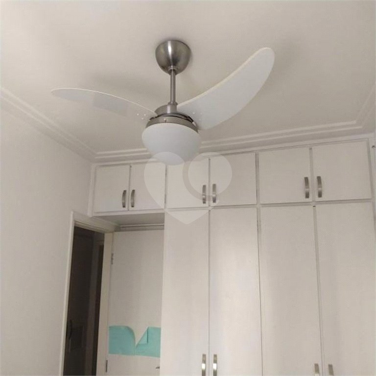 Apartamento na Vila Nova Conceição de 100m2 com 2 dorms, 1 suíte , 3 banheiros, 2 vagas. Estuda permuta.
