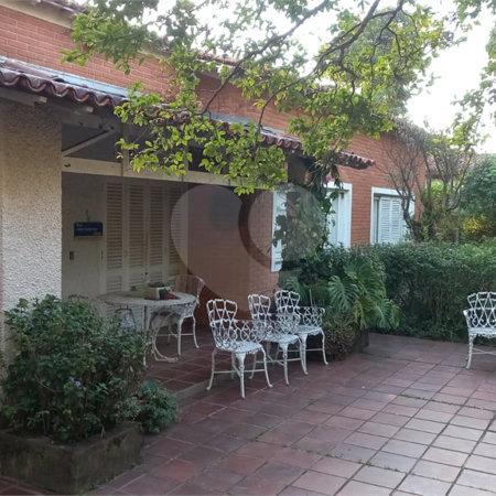 Casa à venda ou para alugar com 4 quartos, sendo 1 suíte, no Centro, Vinhedo, SP