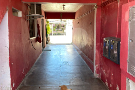 Sobrado à venda com 4 quartos em Jardim Cacique, Suzano, SP