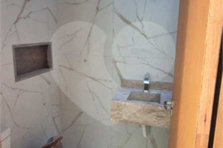 Sobrado à venda com 3 quartos, sendo 1 suíte,  em Parque Morumbi, Mogi das Cruzes, SP