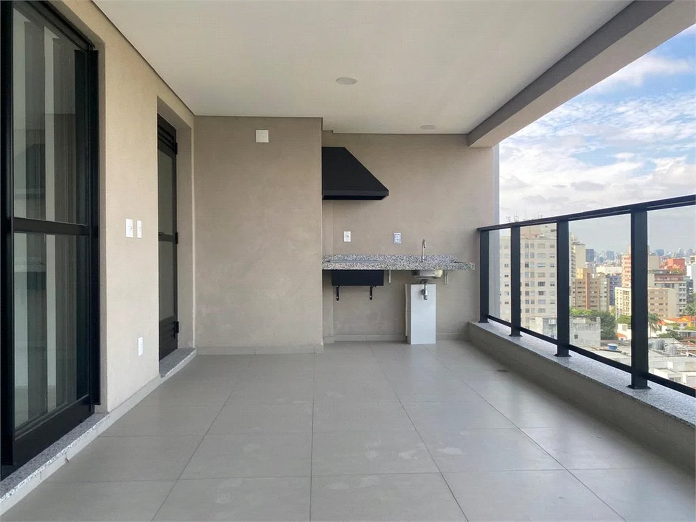 Apartamento à venda com 4 quartos, sendo 2 suítes,  em Pinheiros, São Paulo, SP