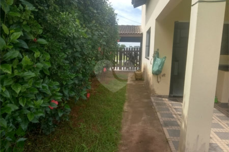Casa à venda com 4 quartos, sendo 1 suíte,  no condomínio Village da Serra, Araçoiaba da Serra - SP